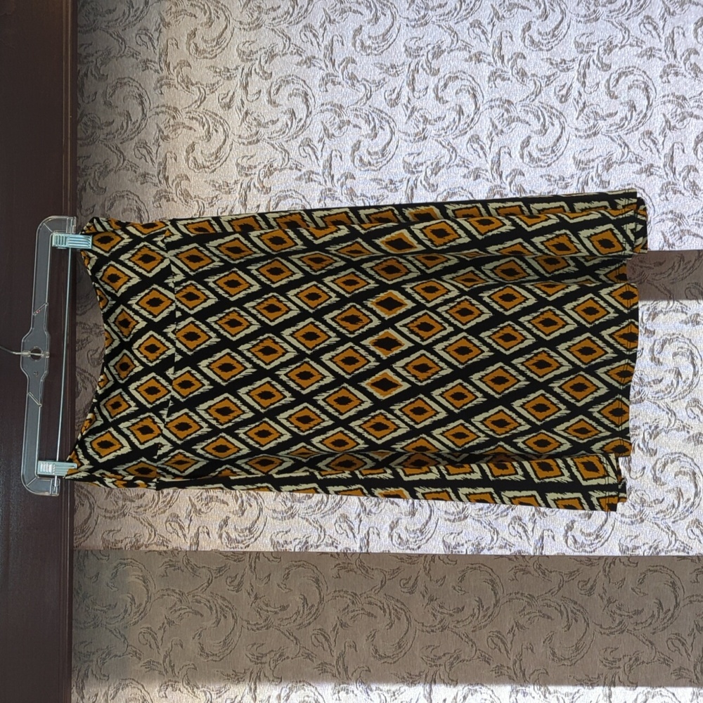 LuLaRoe Azure Skirt NWT Size Large - Black and Gold